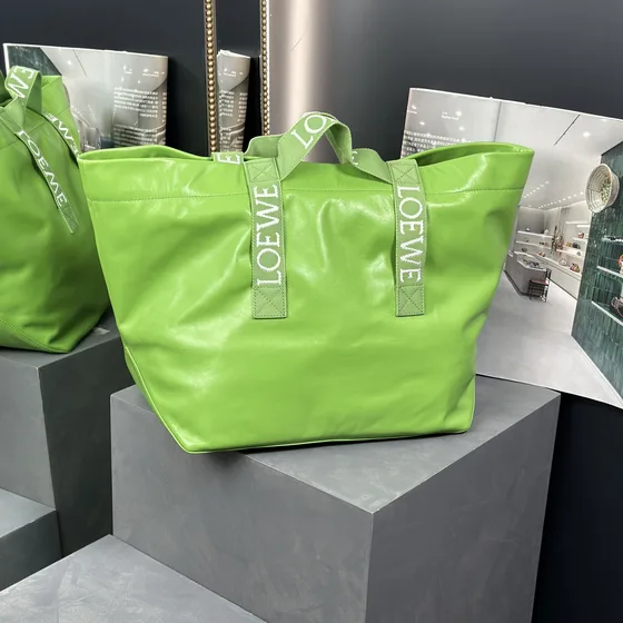 Loewe Fold Shopper Grøn Shoppertasketur