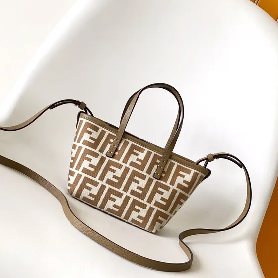 Fendi Roll Mini Tote สีครีม/สีน้ำตาล Tote Bag