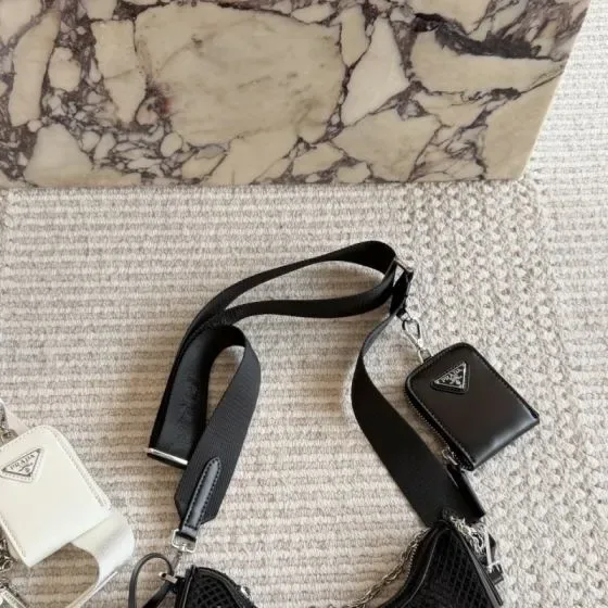 Prada Re-Edition 2005 Shoulder Bag With Pouch Black Shoulder Bag