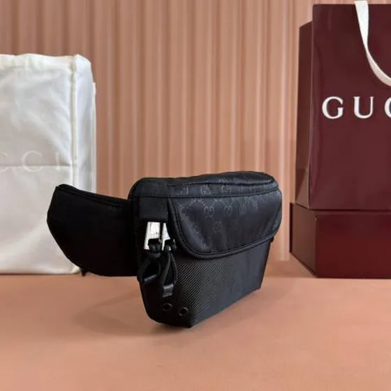 Gucci Zwart GG Supreme crossbody