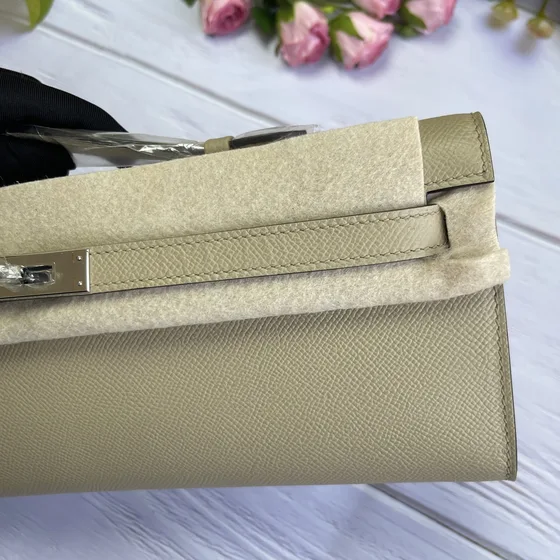 Hermes Kelly Cut Clutch Light Grayish สีครีม Clutch