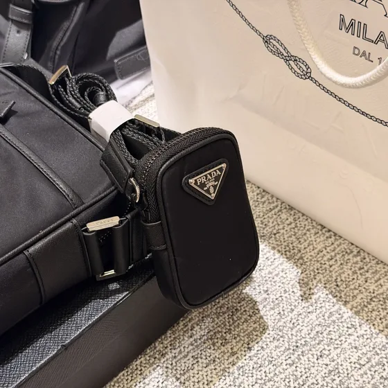Prada Re-Nailon Bolso cruzado With Estuche Negro Crossbody