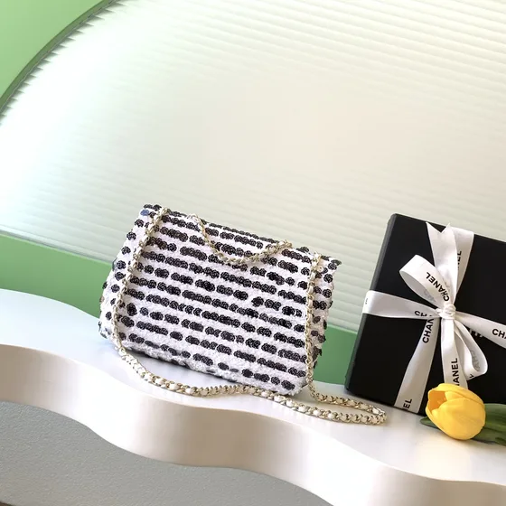 Chanel Classic Flap Branco Preto Bolsa de ombro