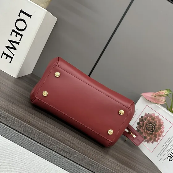 Loewe Madrid Burgund Topphandtag