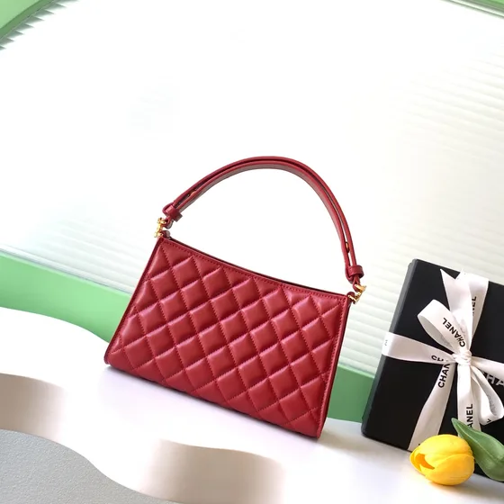 Chanel Quilted Hobo Kırmızı Hobo