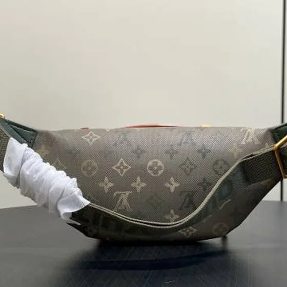 Louis Vuitton M26933 Monogram Surplus 15 x 8 x 30 cm casual