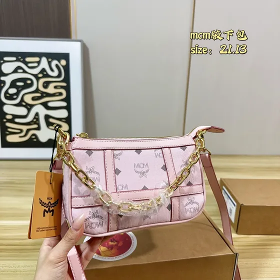 MCM Aren Visetos Chain Necessaire Rosa Crossbody