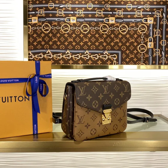 Louis Vuitton Métis بني Crossbody