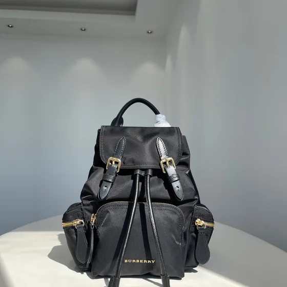 Burberry The Rucksack Military Small Backpack Đen Backpack