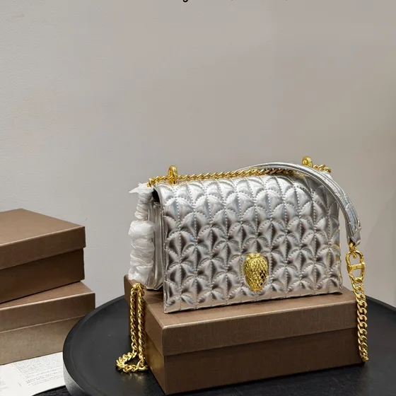 Bvlgari Serpenti Cabochon Chain Shoulder Bag Emerald สีเขียว Shoulder Bag