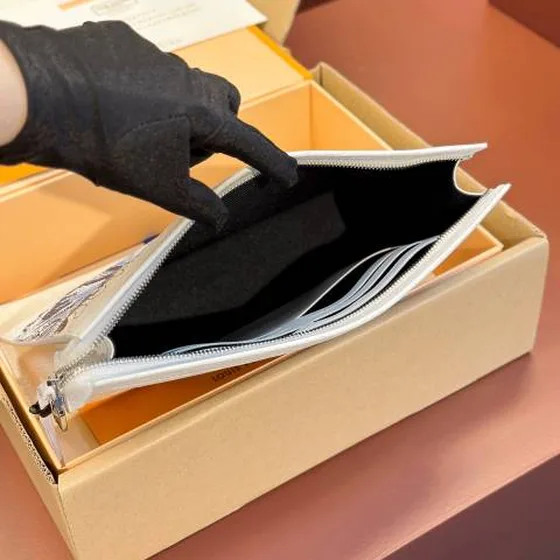 Louis Vuitton Pochette Voyage Blanco business