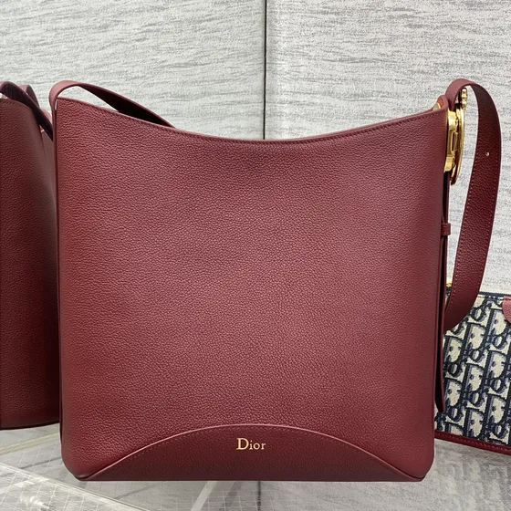 Dior Medium Dior Toujours Hobo Bag สีเบอร์กันดี Hobo