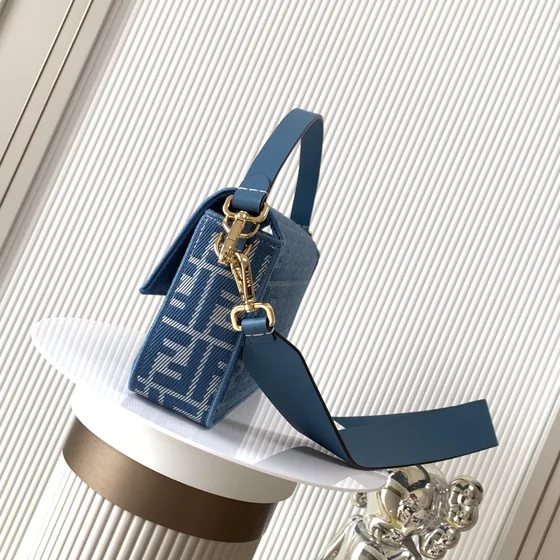 Fendi Baguette Xanh dương Shoulder Bag