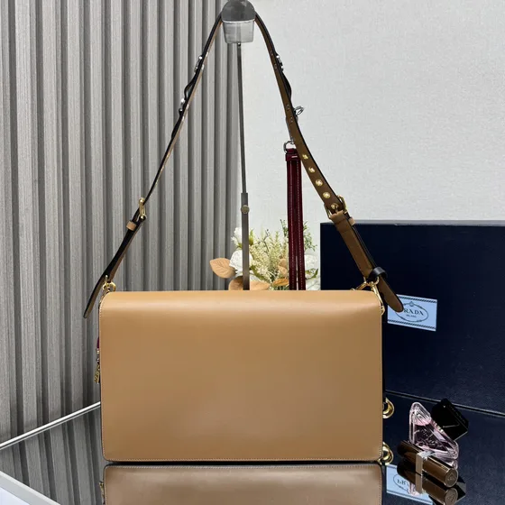 Prada Soft Sound Sac épaule With Charms Caramel Marron Sac épaule