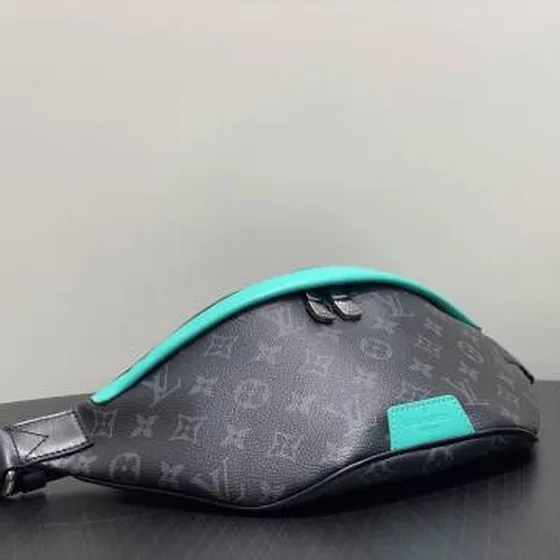 Louis Vuitton Discovery Monogram Eclipse Schwarz Turquoise 44 x 15 x 9 cm everyday