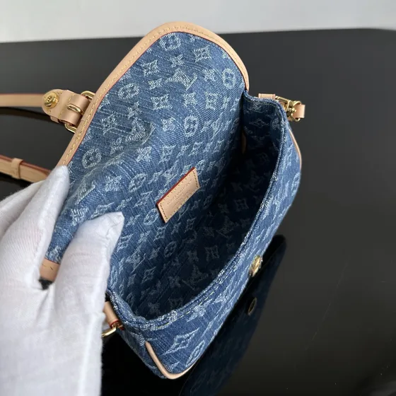 Louis Vuitton Nano Diane Azul Crossbody