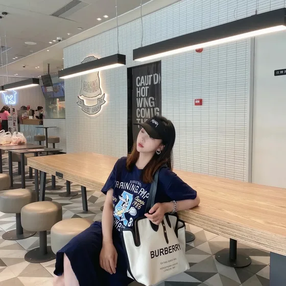 Burberry Heritage Tote Beige Black Tote Bag