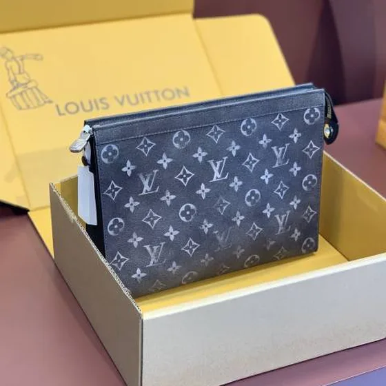 Louis Vuitton M11764 Pochette Voyage Monogram 27 x 21 x 6 business
