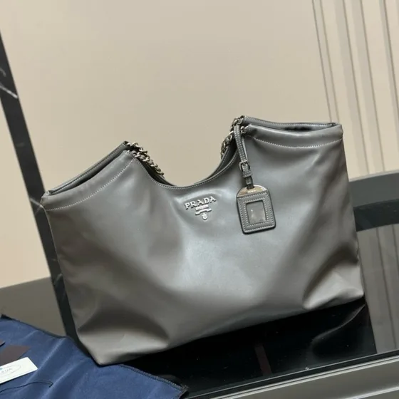 Prada Re-Edition 1995 Cha ne Large Leather Tote Bag Black Tote Bag