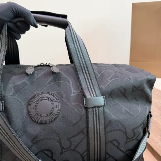Burberry Monogram Ekd Holdall Charcoal Đen Duffle/Top Handle/Crossbody