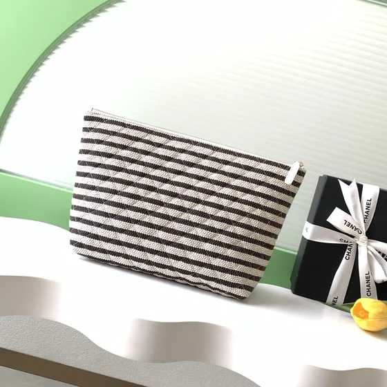Chanel Classic Zip Etui Weiß/Schwarz Striped Clutch