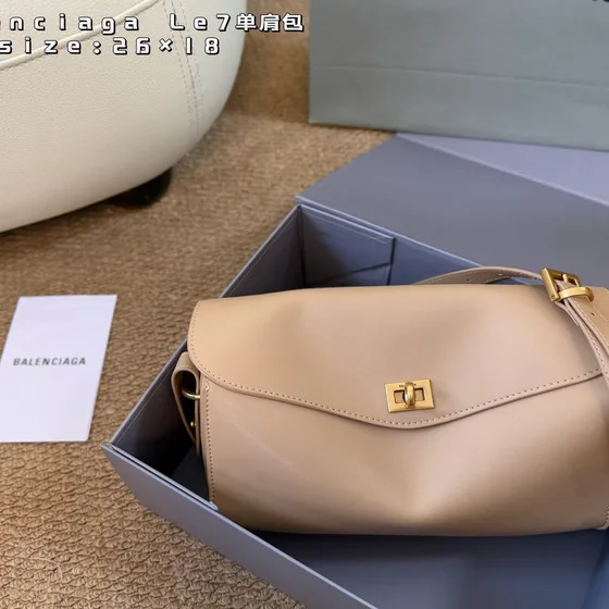Balenciaga Lady Flap Shoulder Bag Black 26×18 Shoulder Bag
