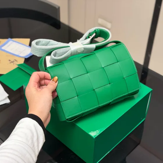 Bottega Veneta Cassette Bag Sort Crossbody