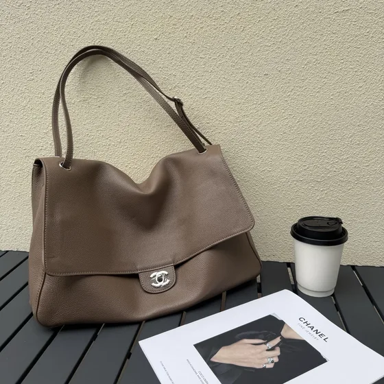Chanel Classic Flap Elephant Gray Schoudertas