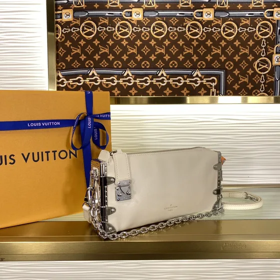Louis Vuitton Slim Trunk أبيض Crossbody