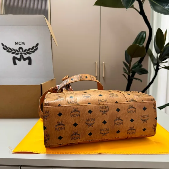 MCM Toni Visetos Tote Cognac/بني Tote Bag