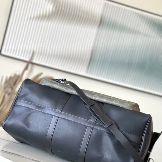 Louis Vuitton Чёрный and Monogram Серый travel