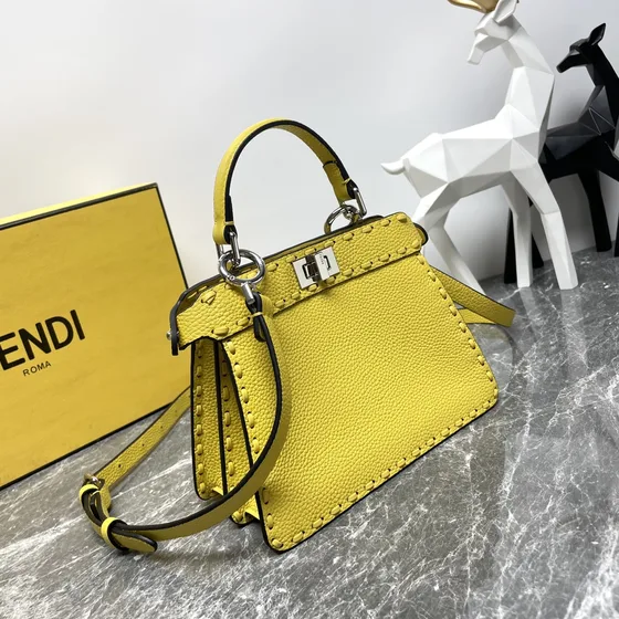 Fendi Peekaboo Iseeu Small Amarillo Asa superior