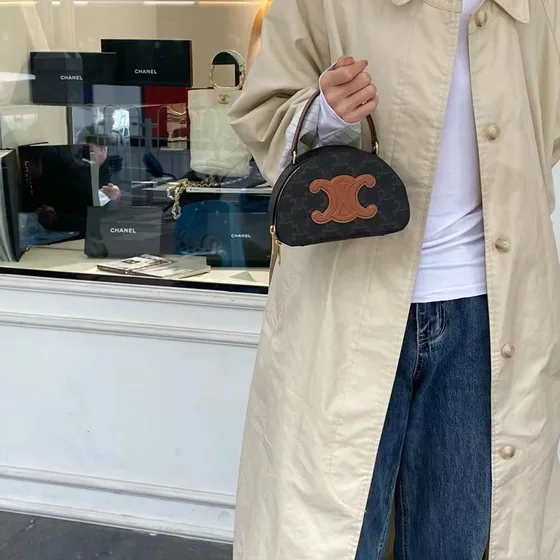 Celine Half Moon Triomphe Preto/Tan Crossbody