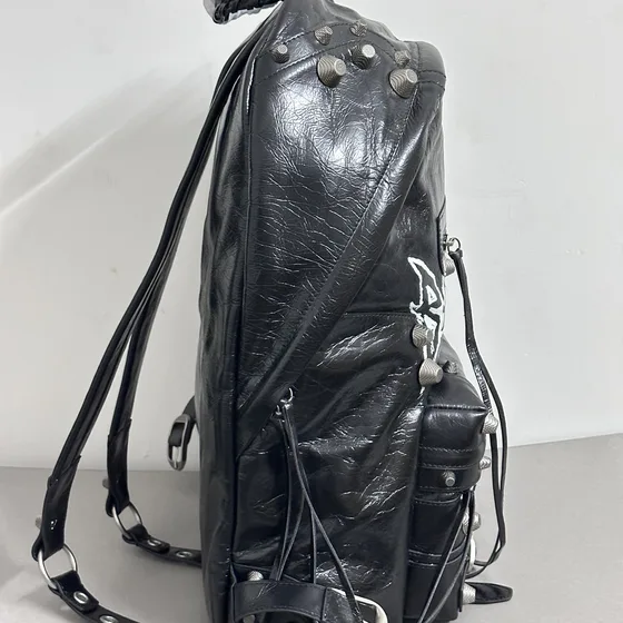 Balenciaga Metal Logo Studded Sırt çantası Siyah Sırt çantası
