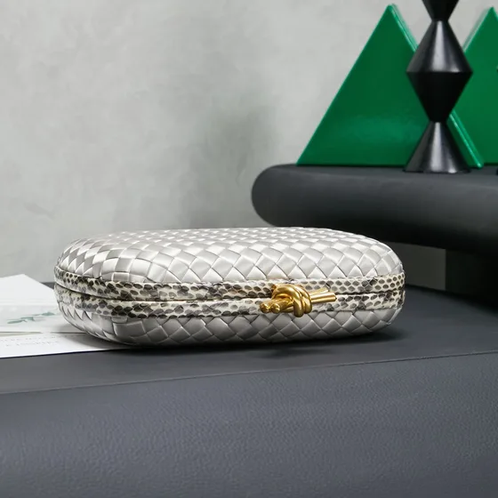 Bottega Veneta Intreccio Knot Pochette Argent Pochette