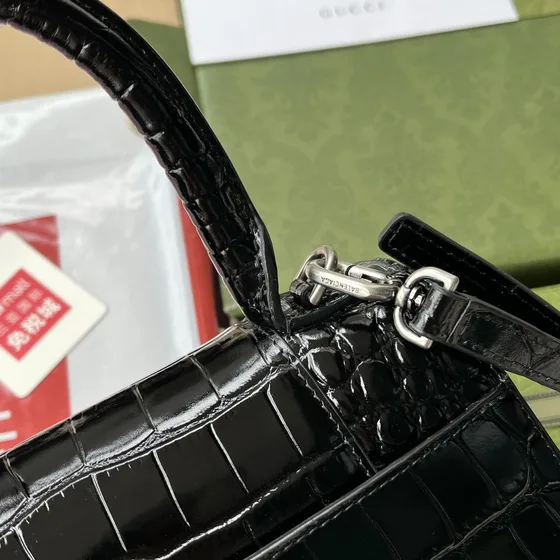 Balenciaga Hourglass Wallet On Chain สีดำ Woc