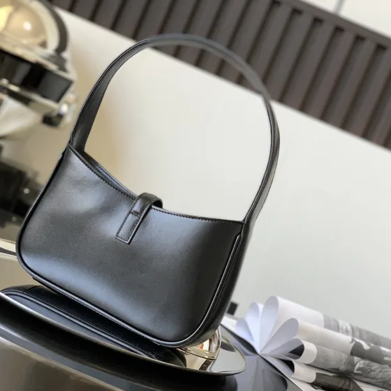 YSL Le 5 À 7 Hobo Bag Schwarz Schultertasche