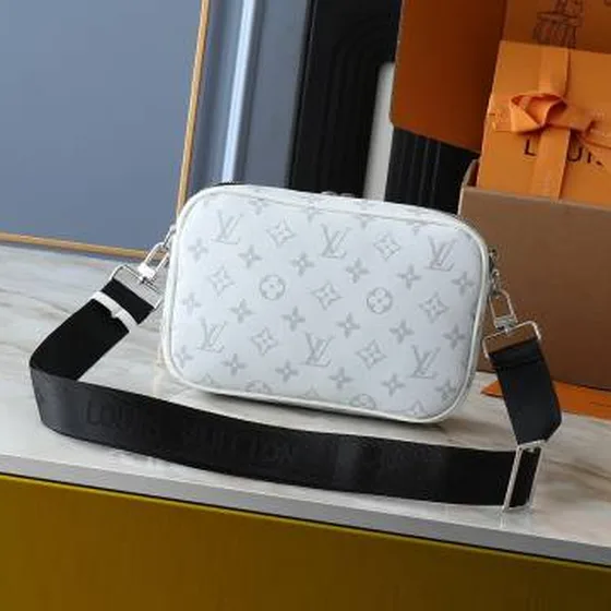 Louis Vuitton Camera bag Weiß Monogram crossbody