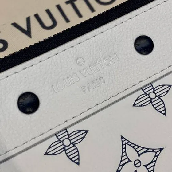 Louis Vuitton M81570 Blanc Monogram Shadow 30 x 21 5 x 1 cm everyday