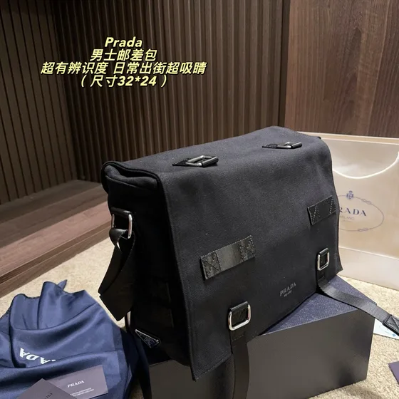 Prada Men'S Messenger Bag Hitam 32*24cm Crossbody