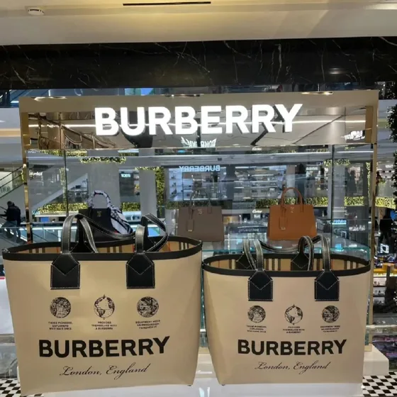 Burberry Logo Print Lona Bolso tote Beige With Negro Trims Bolso tote