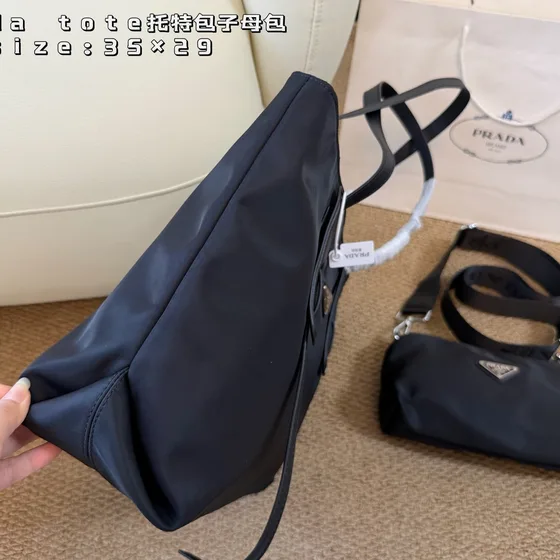 Prada Re-Nailon Bolso tote With Estuche Negro 35×29cm Bolso tote