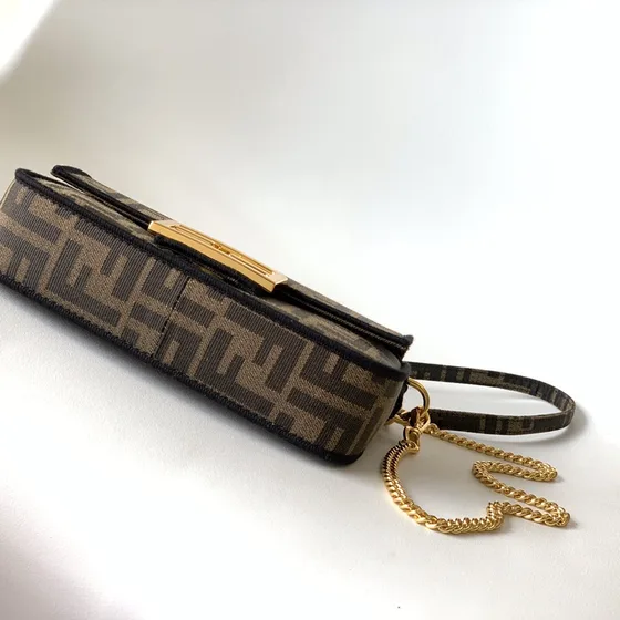 Fendi Baguette Mini Marrón Crossbody