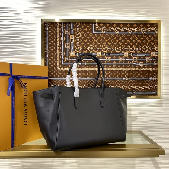 Louis Vuitton Lock It Zwart Tote tas