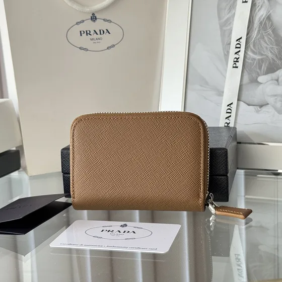 Prada Saffiano หนัง Zip Card Holder Caramel สีน้ำตาล Card Holder