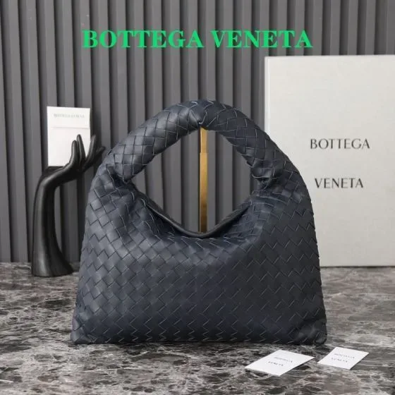 Bottega Veneta Shoulder Pouch Black Hobo