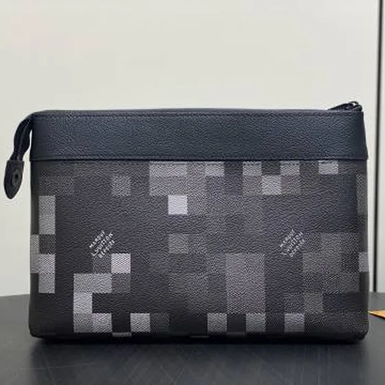 Louis Vuitton Pochette Voyage Souple Black Damoflage 21 x 7 5 x 30 cm everyday