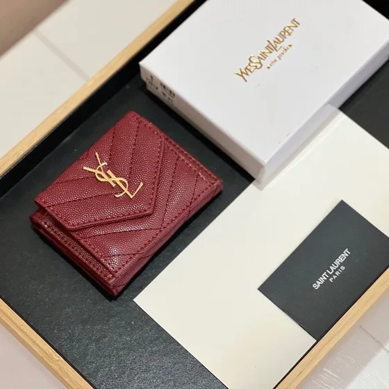 YSL Cassandre Matelassé Tri-Fold Carteira Wine Vermelho / Preto Carteira