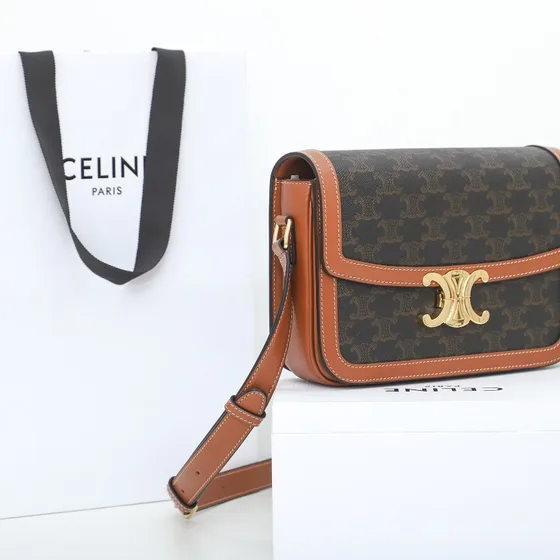 Celine Triomphe بني Shoulder Bag