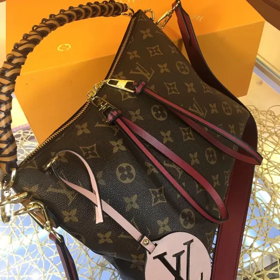 Louis Vuitton Beaubourg สีน้ำตาล Shoulder Bag